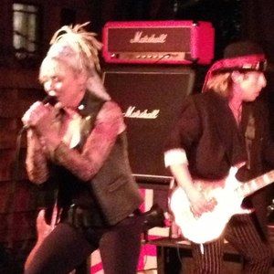 Meet your Posher, Frona